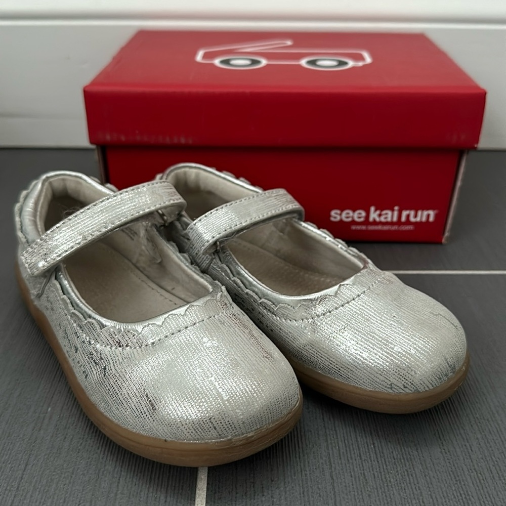See Kai Run Jane II silver shoes, leather size 11.5 toddler, excellent condition